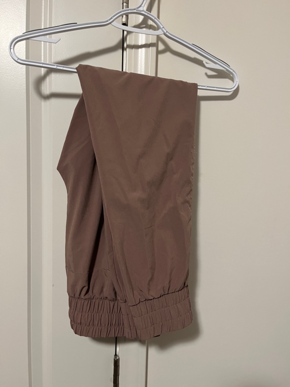 Womens Elastic-Cuff Casual Bottoms in Mauve Brown / Blush